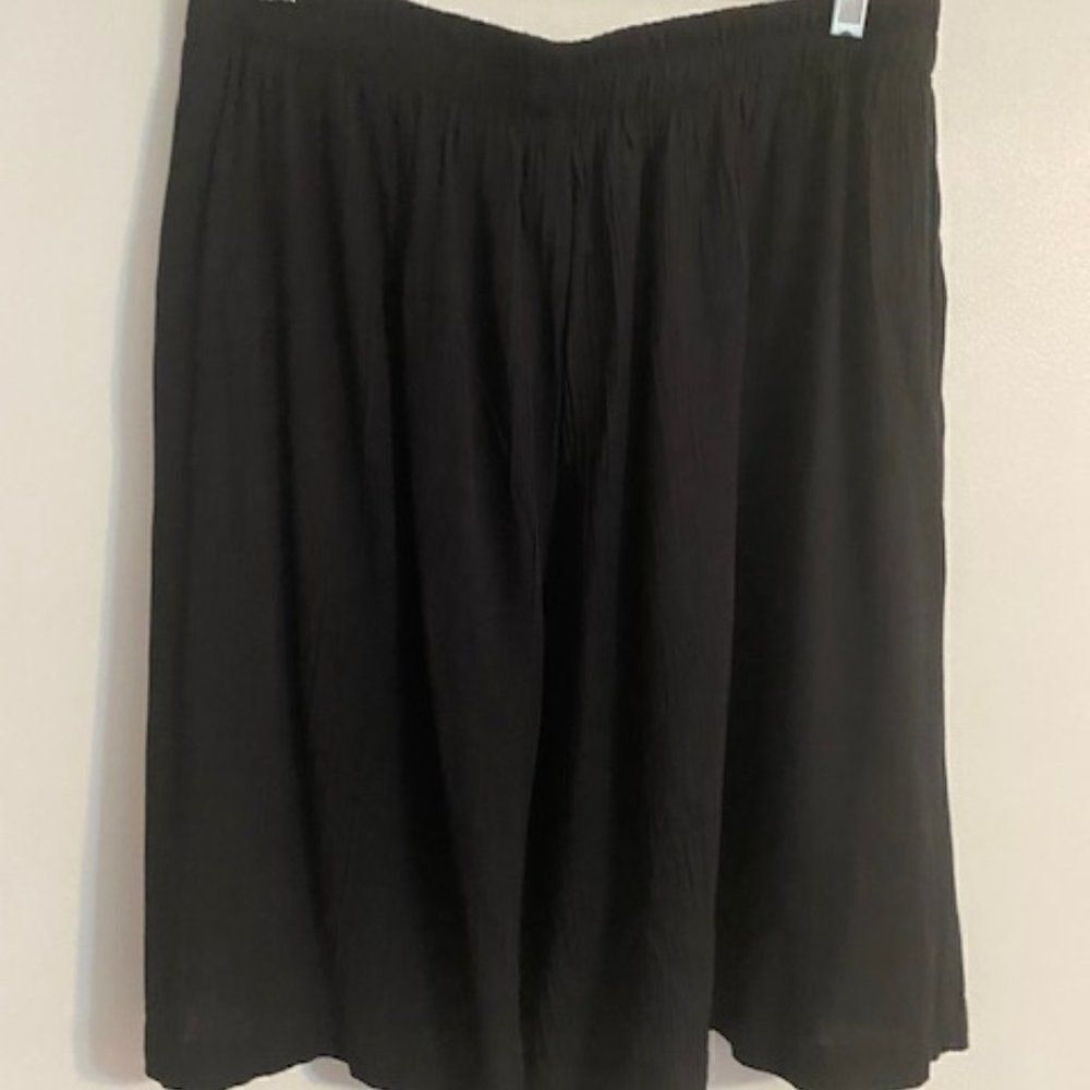 Carole Little Dresses Vintage Black Flowy shorts, size 16